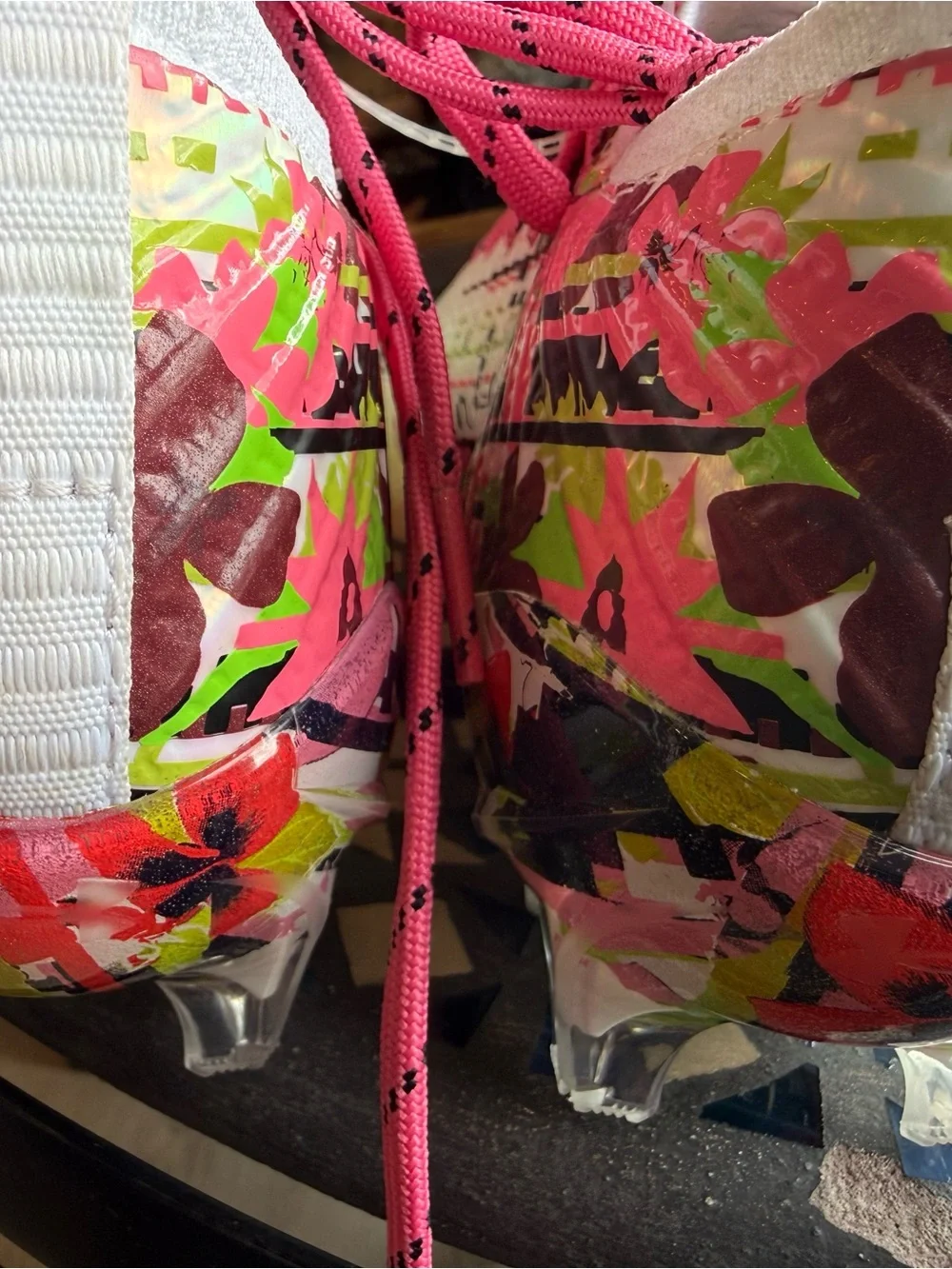 Under Armour men’s 5.5 women’s 7 LaCrosse Pink, White & Green Athletic Cleat